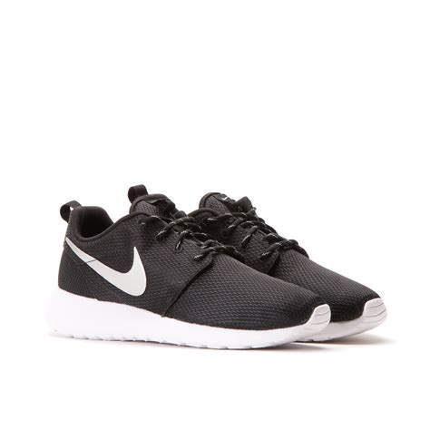 nike roshe run schwarz weiß|nike roshe run men.